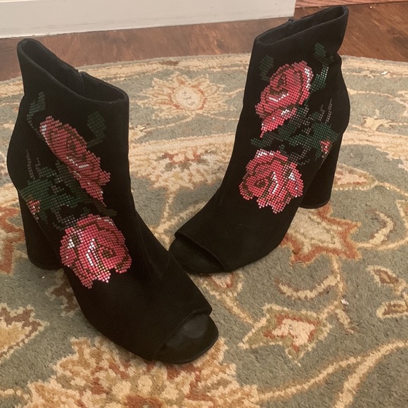 Donald J. Pliner Barri Rose Embellished Suede Booties - Picture 4 of 9